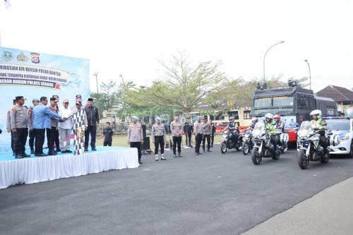 Wagub Banten, Achmad Dimyati Natakusumah hadiri pendistribusian air bersih di Mapolres Serang. Foto Biro Adpim Banten