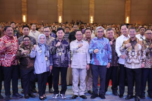 Wagub Banten, Achmad Dimyati Nataksumah bersama Mendagri, Tito Karnavian. Foto: Biro Adpim Banten