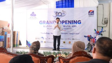 Wagub Banten, Achmad Dimyati Natakusumah dalam peresmian Kantor BPR ABS di Pandeglang. Foto Biro Adpim Banten