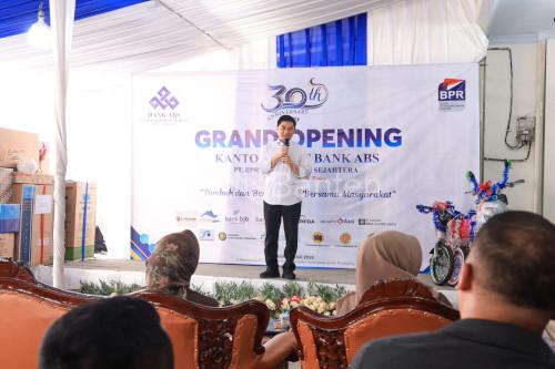 Wagub Banten, Achmad Dimyati Natakusumah dalam peresmian Kantor BPR ABS di Pandeglang. Foto Biro Adpim Banten
