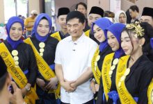 Wagub Banten, Achmad Dimyati Natakusumah bersama para Duta Pariwisata. Foto Biro Adpim Banten