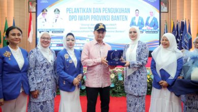 Wagub Banten, Achmad Dimyati Natakusumah pada pelantikan pengurus Iwapi Banten. Foto Biro Adpim Banten