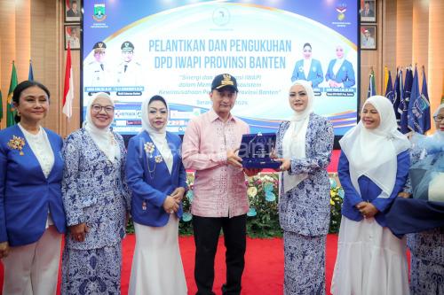 Wagub Banten, Achmad Dimyati Natakusumah pada pelantikan pengurus Iwapi Banten. Foto Biro Adpim Banten