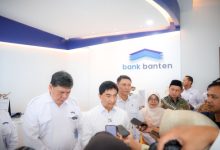 Wagub Banten, Achma Dimyati Nataksumah resmikan Kantor Cabang Bank Banten Pandeglang . Foto Biro Adpim Banten