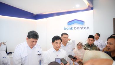 Wagub Banten, Achma Dimyati Nataksumah resmikan Kantor Cabang Bank Banten Pandeglang . Foto Biro Adpim Banten