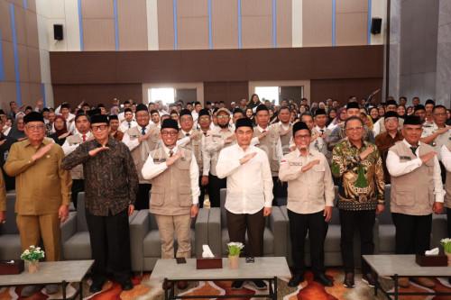 Wagub Banten, Achmad Dimyati Natakusumah menghadiri konsolidasi perhajian dan umrah. Foto Bir Adpim Banten