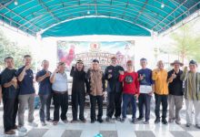 Gubernur Banten, Achma Dimyati Natakusumah menghadiri kontes suara ayam pelung. Foto Biro Adpim Banten