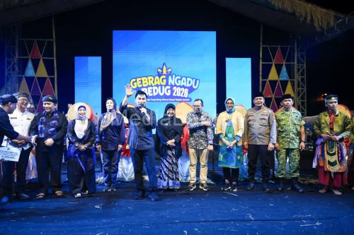 Wagub Banten, Achma Dimyati Nataksumah membuka tradisi Ngadu Bedug di Pandeglang. Foto Biro Adpim Banten