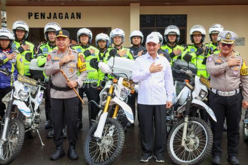 Wagub Banten, Achmad Dimyati Natakusumah bersama Kapolda Banten, Irjen Pol Hengki. foto Biro Adpim Banten