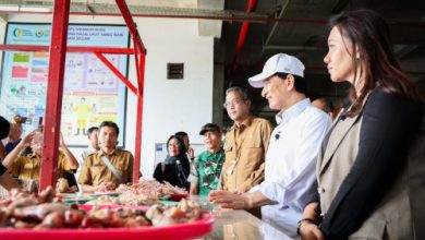 Wagub Banaten, Achmad Dimyati Nataksumah ke Pasar Baros. Foto Biro Adpim Banten