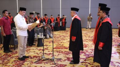 Wagub Banten, Achmad Dimyati Natakusumah melantik dewan hakim dan pengaws MTQ Banten. Foto Biro Adpim Banten