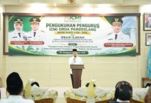 Wagub Banten, Achmad Dimyati Nataksumah pada pengukuhan ICMI Pandeglang. Foto Biro Adpim Banten
