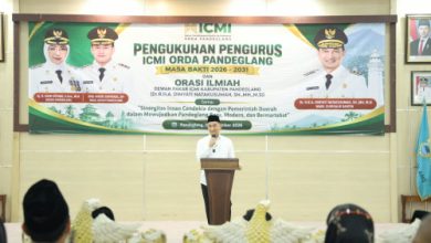 Wagub Banten, Achmad Dimyati Nataksumah pada pengukuhan ICMI Pandeglang. Foto Biro Adpim Banten
