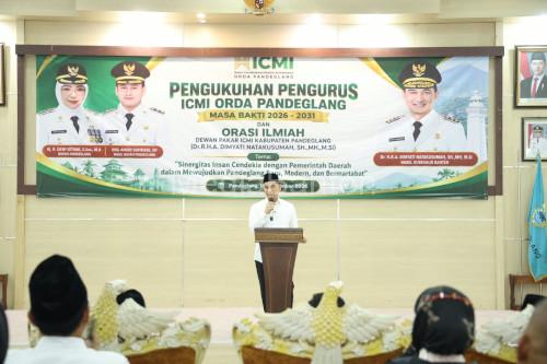 Wagub Banten, Achmad Dimyati Nataksumah pada pengukuhan ICMI Pandeglang. Foto Biro Adpim Banten