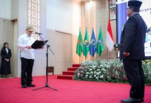 Wagub Banten, Achmad Dimyati Natakusumah mengukuhkan Kepala BPKP Provinsi Banten, Buyung Wiromo Samudro. Foto Biro Adpim Banten