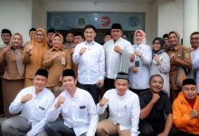 Wagub Banten, Achmad Dimyati Nataksumah di Samsat Cilegon. Foto Biro Adpim Banten