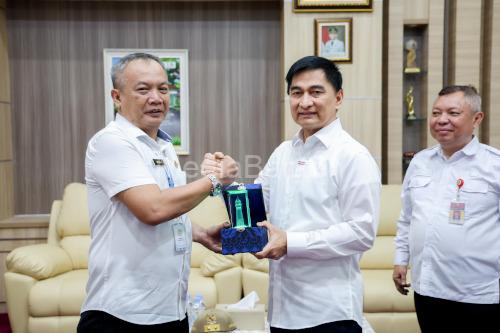 Wagub Banten, Achmad Dimyati Natakusumah bersama rombongn Sespimti Polri. Foto Biro Adpim Banten