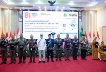 Wagub Banten, Achma Dimyati Nataksuma bersama pejuang veteran kemerdekaan. Foto Biro Adpim Banten