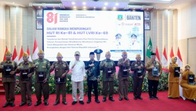 Wagub Banten, Achma Dimyati Nataksuma bersama pejuang veteran kemerdekaan. Foto Biro Adpim Banten