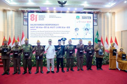 Wagub Banten, Achma Dimyati Nataksuma bersama pejuang veteran kemerdekaan. Foto Biro Adpim Banten