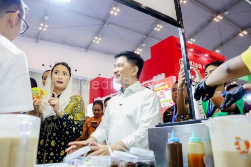 Wagub Banten, Achmad Dimyati Natakusumah pada acara pameran waralaba di Tangerang. Foto Biro Adpim Banten