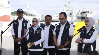 Dirut PT ASDP Indonesia Ferry, Ira Puspadewi dan manajemen lainnya. Foto: Antara
