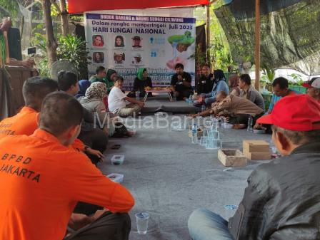 Diskusi Komunitas Pecinta Alam soal sungai di Jakarta menjadi bersih. Foto: Diskominfo DKI Jakarta