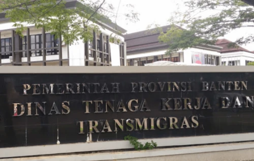 Plang Kantor Dinas Tenaga Kerja dan Transmigrasi Provinsi Banten. Foto: Istimewa