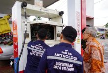 Sidak SPBU untuk memeriksa keakuratan tera oleh Disperindag Cilegon. Foto Daeng Yusvin
