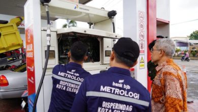 Sidak SPBU untuk memeriksa keakuratan tera oleh Disperindag Cilegon. Foto Daeng Yusvin