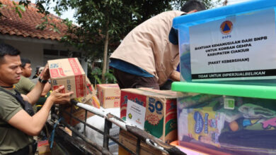 Pendistribusian logistik korban gempa di Cianjur. Foto: BNPB