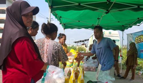 DKP Banten menggelar gerakan pangan murah di Rusunawa Margaluyu. Foto Antara