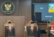 Sidang DKPP yang memecat Ketua KPU Pusat, Hasyim Asyari karena asusila. Foto: Antara