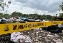 Penyegelan TPS Ilegal oleh DLH Kota Tangerang. Foto Antara