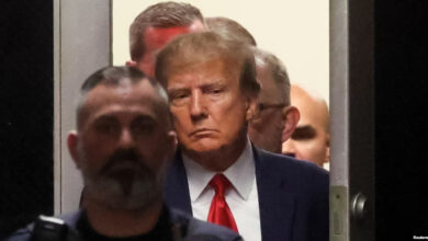 Donald Trump saat masuk ke ruang Pengadilan Manhattan. Foto: VOA