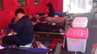 PMI Lebak gelar dono darah di Alun-alun Kota Rangkasbitung untuk memenuhi stok darah. Foto: Antara