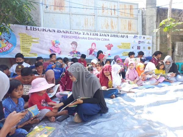 Anak Yatim dan Dhuafa diajak membaca dan berwisata oleh DPK Banten. Foto: Biro Adpim Banten