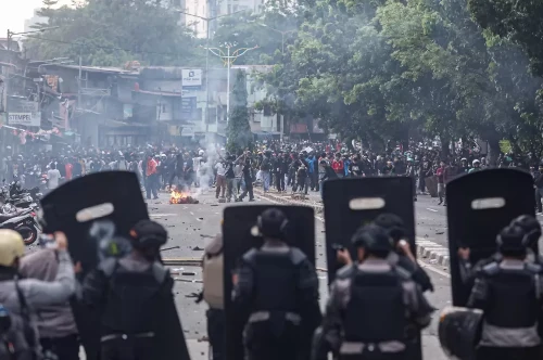 Kerusuhan dalam demo ke DPR RI yang dipicu sikap anggota DPR. Foto: Istimewa