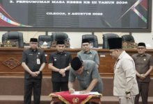 Pengesahan perubahan KUA PPAS di DPRD Cilegon. Foto Daeng Yusvin
