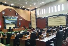 Ruang sidang paripurna DPRD Kabupaten Pandeglang yang masih kosong. Foto: Sutisa