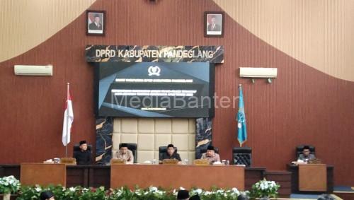 Sidang Banggar DPRD Kabupaten Pandeglang. Foto Nana Amdan