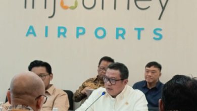 Lamhot Sinaga, anggota Komisi VII DPR RI tengah menyoroti banjir di Bandar Soetta. Foto Antara