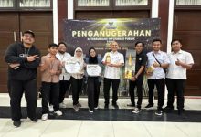 Penganugerahan Badan Publik Informatif untuk DPUPR Banten dari Komisi Informasi. Foto BW Iskandar