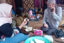 Durian Baduy diburuh para wisatawan. Foto: LKBN Antara