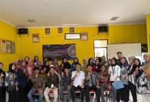 KKN Unis Tangerang melakukan edukasi UMKM. Foto: Iqbal Kurnia