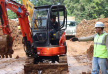 Peralatan berat tangani longsor akibat gempa Cianjur. Foto: BNPB