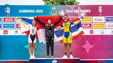 Emas kedua bagi Dara Latifah, Pebalap Sepeda SEA Games Kamboja. Foto: LKBN Antara