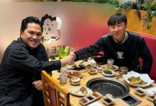 Ketua Umum PSSI, Erick Thohir dan Shin Tae-yong (STY) saat makan. Foto: Antara