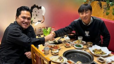 Ketua Umum PSSI, Erick Thohir dan Shin Tae-yong (STY) saat makan. Foto: Antara