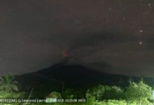Erupsi Gunung Lewotopi Lak-laki. Foto: Antara